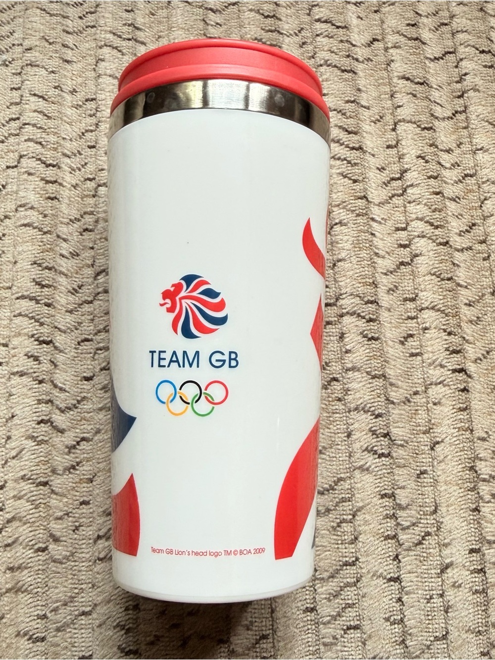 Team GB licensed travel mug featuring  2009 Olympic branding